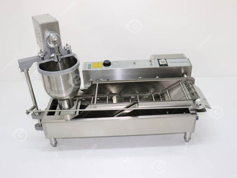 如何使用自动甜甜圈机制作甜甜圈？